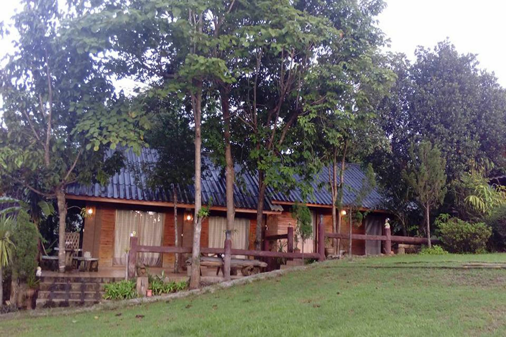 The Local Story Resort Ban Mon Talaeng المظهر الخارجي الصورة
